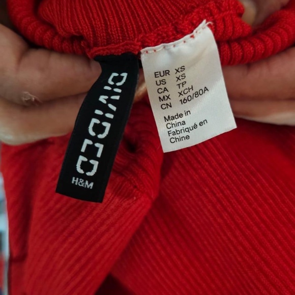 Red turtle Neck top - Picture 4 of 4